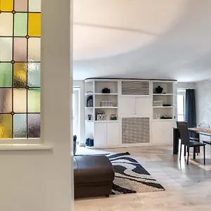 Black And White Bed & Breakfast